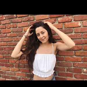 Meet your Posher, Dania